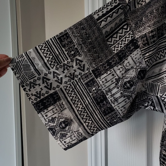 Forever 21 - Full Length Kimono - Picture 4 of 8